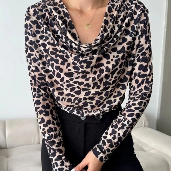 Like New! Karen Kane leopard print draped cowl neck Blouse Top - Picture 2 of 8